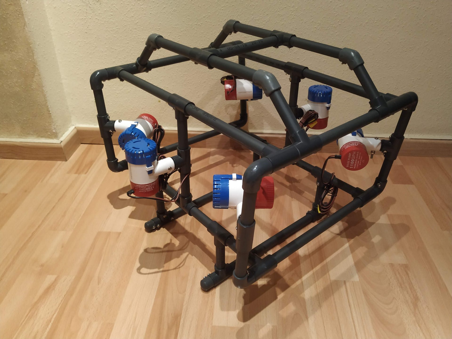 Finishing the frame for an Underwater ROV - Juanmi Taboada