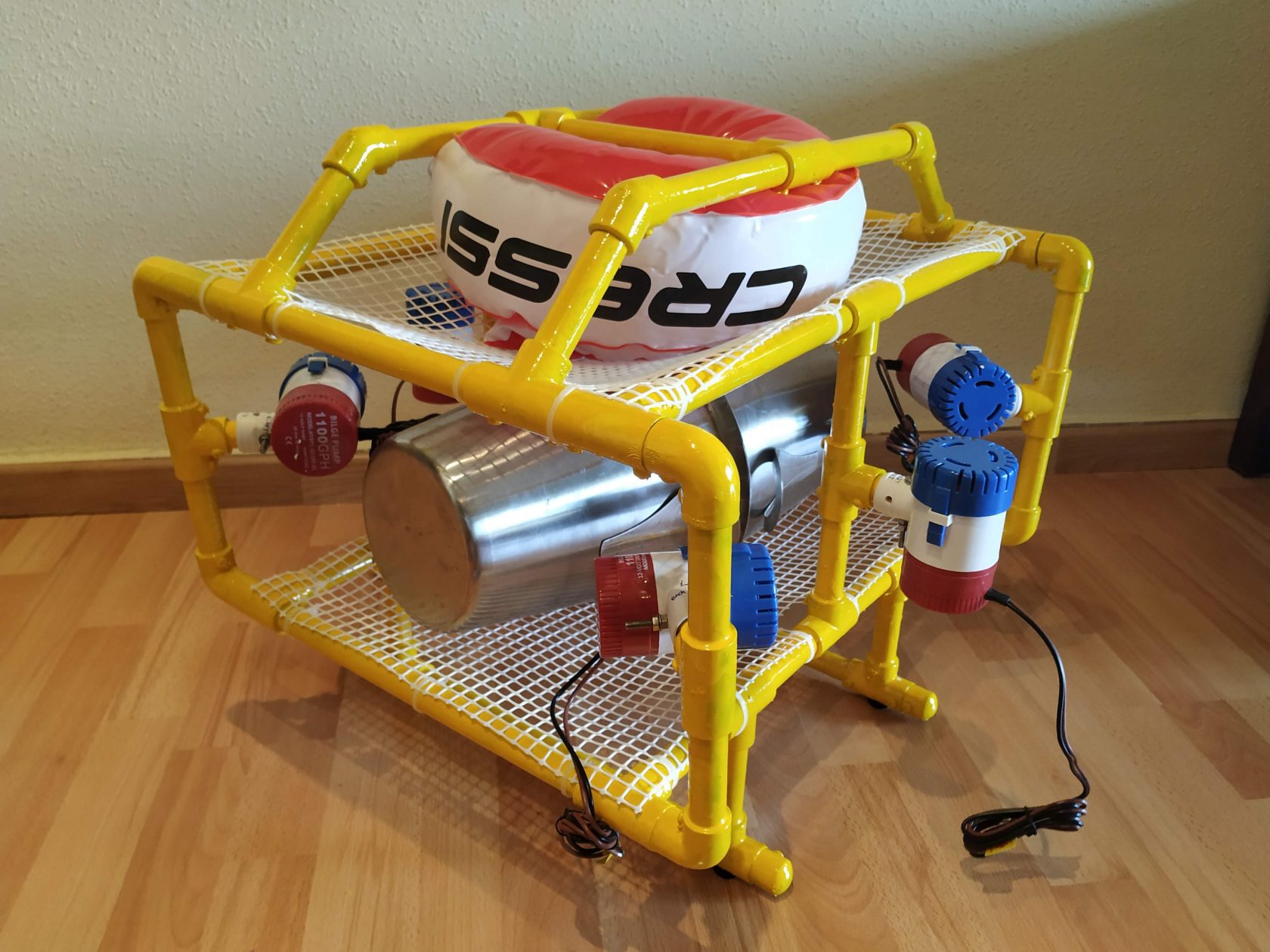 Finishing the frame for an Underwater ROV - Juanmi Taboada